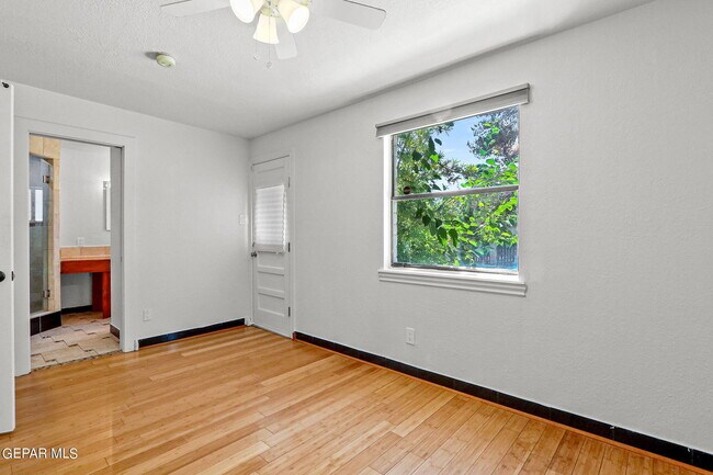Building Photo - 5109 Memory Dr