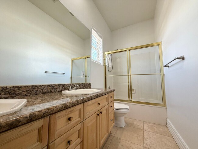 Building Photo - 5/BD 2.5/BA Spacious Home with Casita, RV ...