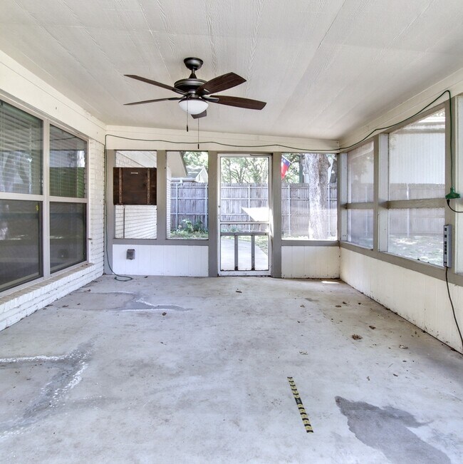 Building Photo - 1520 Sunnybrook Dr