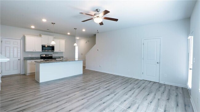 Building Photo - 3675 Abbey Wy