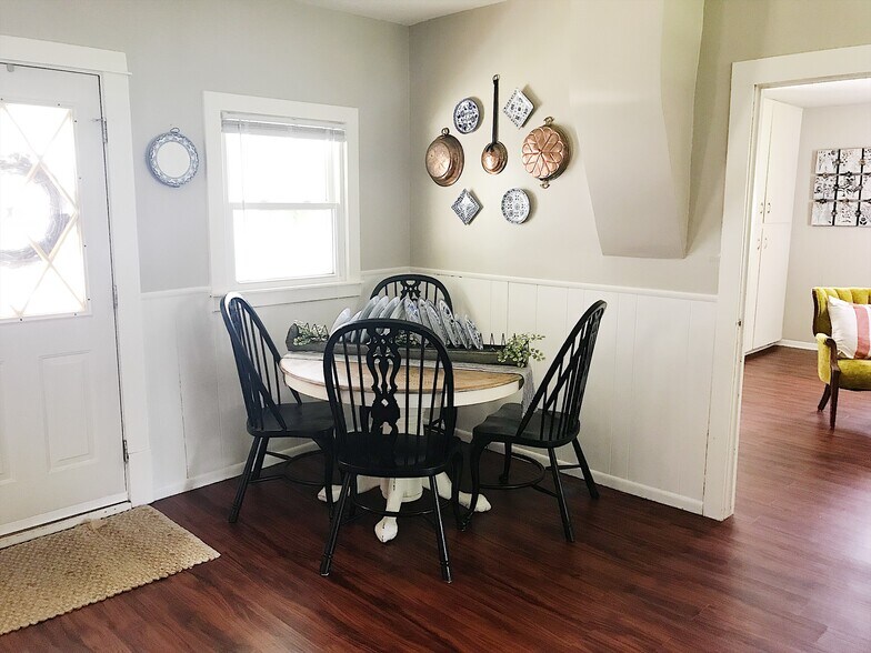 breakfast nook - 7570 Fase St SE