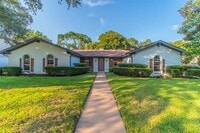 Building Photo - 2605 Briarwood Dr