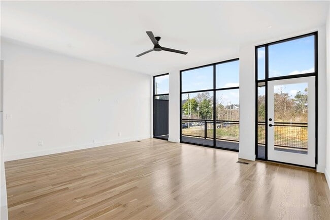 Building Photo - 816 Berne St SE