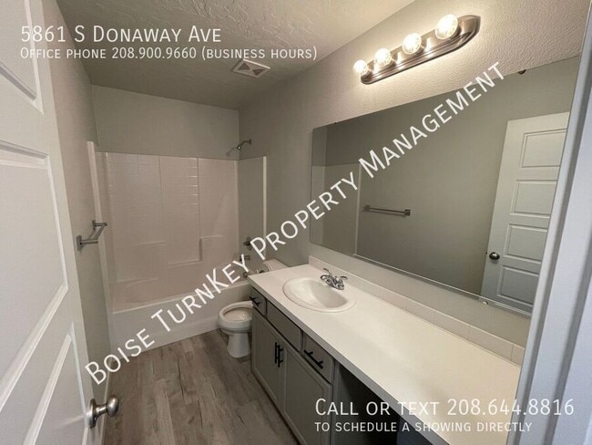 Building Photo - 5861 S Donaway Ave