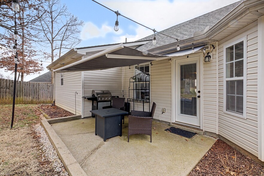 Building Photo - 401 Niagra Ln