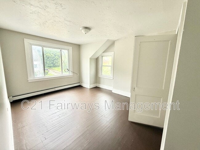 Building Photo - 1141 Toman Ave