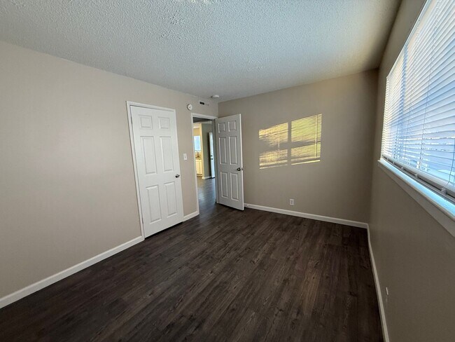 Building Photo - 420 Lee St