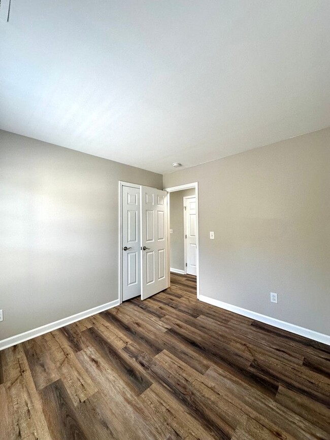 Building Photo - Completely renovated home located in Five ...