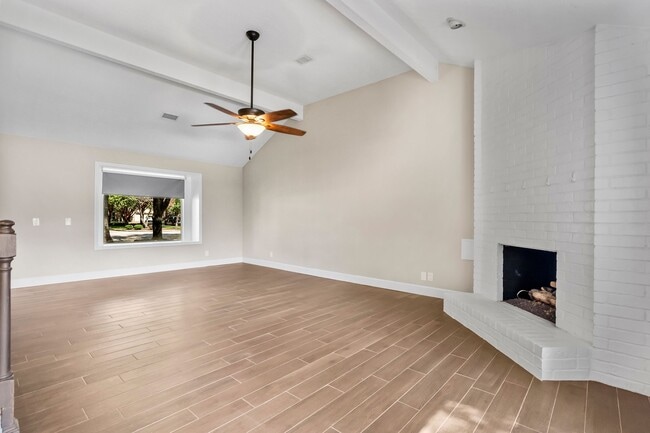 Building Photo - 11715 Park Creek Dr