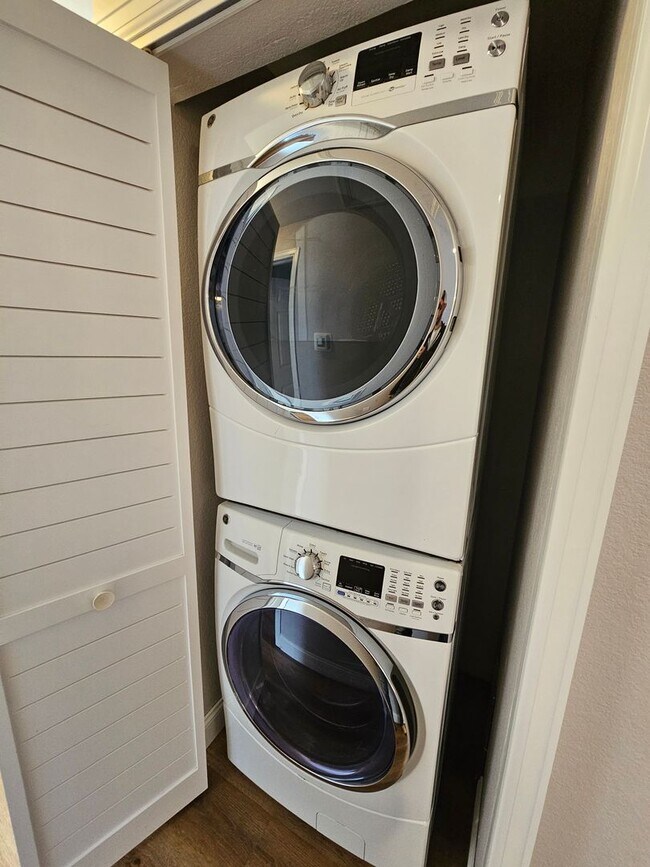 Building Photo - Fully Remodeled Condo in Broomfield