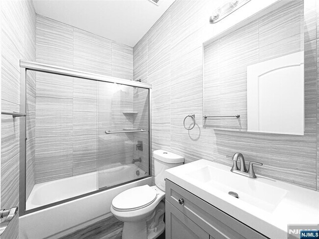 Building Photo - 93 Prospect St