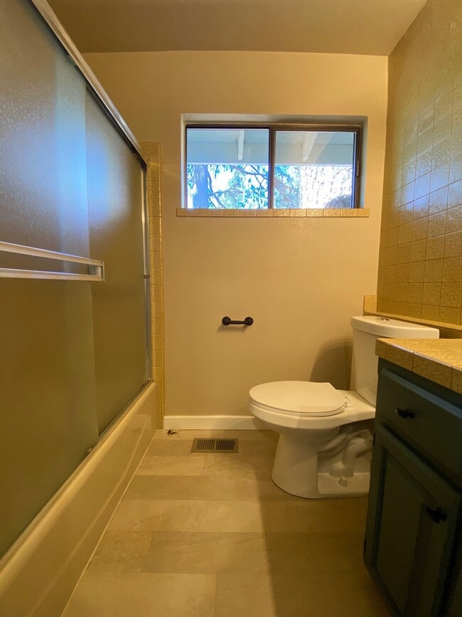 Building Photo - 10959 Alta Sierra Dr