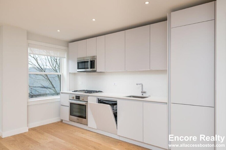 Building Photo - 123 Highland Ave