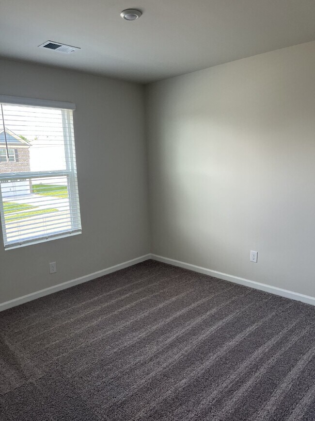 Building Photo - 301 Ellis Ln