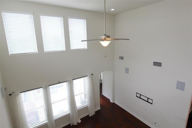 Building Photo - 5800 Viejo Dr