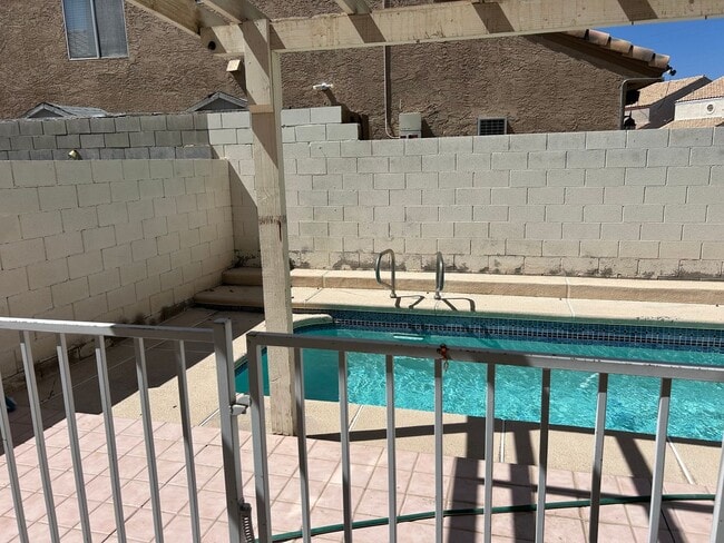 Building Photo - 3 Bedroom House with Pool