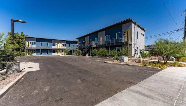 Building Photo - 2950 N 29th Pl