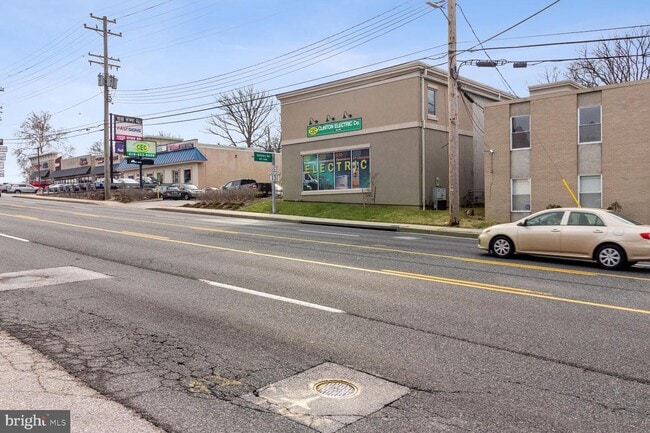 Building Photo - 10 Wendslow Rd