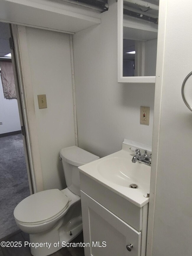 Building Photo - 136 Chestnut St