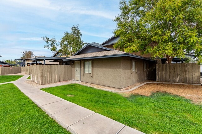Building Photo - 2 Bedroom 1 Bath Condo in Desirable Chandl...