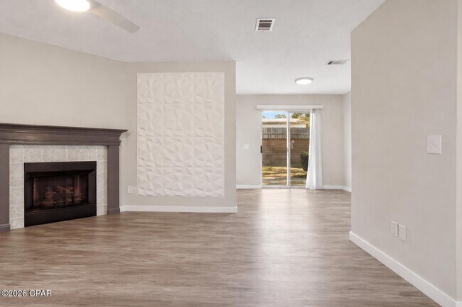 Building Photo - 1712 Vecuna Cir