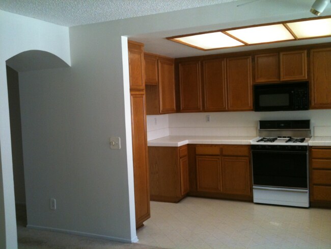 Building Photo - 4874 Thille St