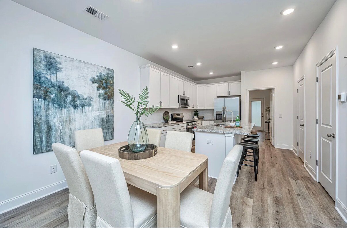 Building Photo - 102 Twin Rivers Dr