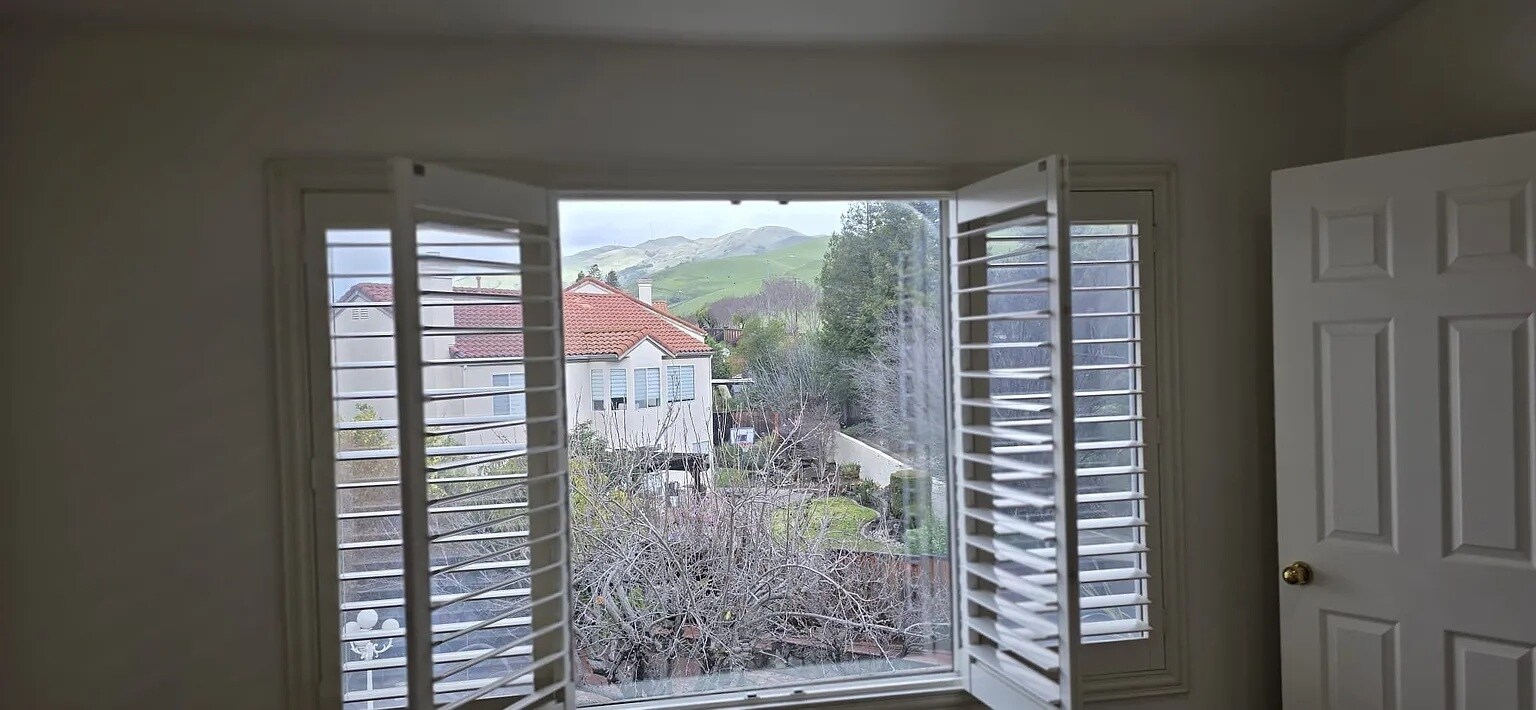 Building Photo - 2345 Pinard St