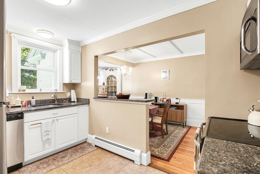 Building Photo - 107 Mount Vernon St