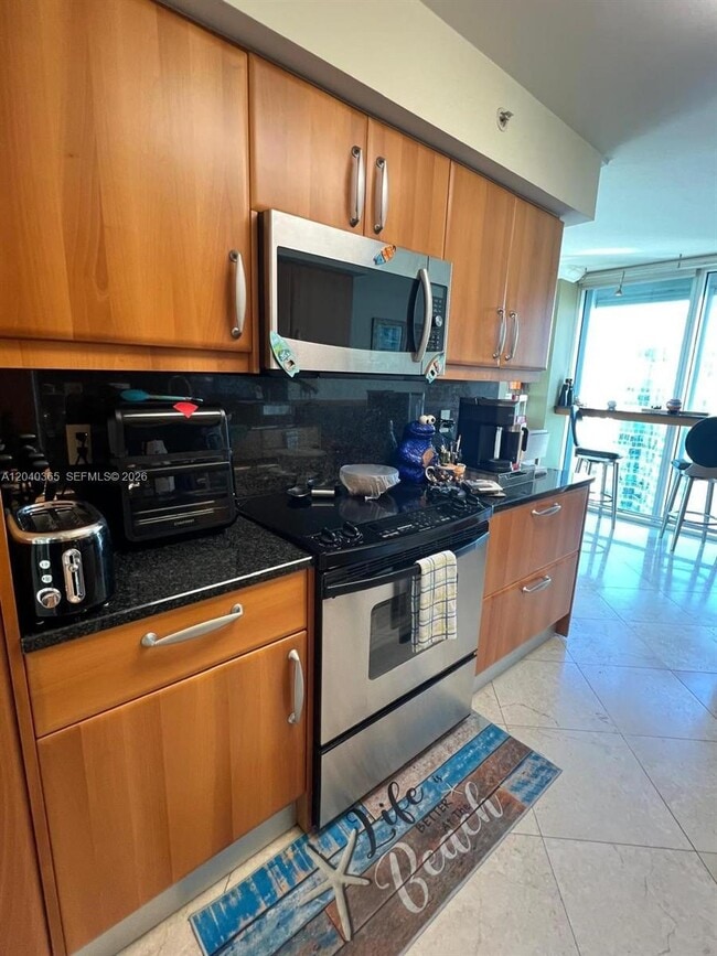 Building Photo - 16500 Collins Ave