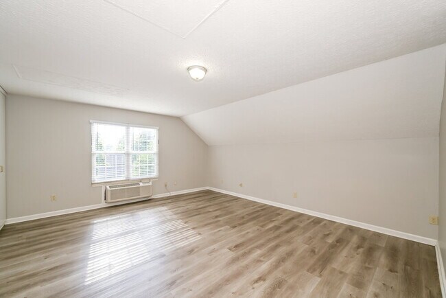 Building Photo - 1472 Aaronwood Dr
