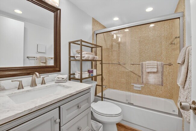 Building Photo - 685 Flanders Dr