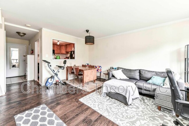 Building Photo - 10570 Main St