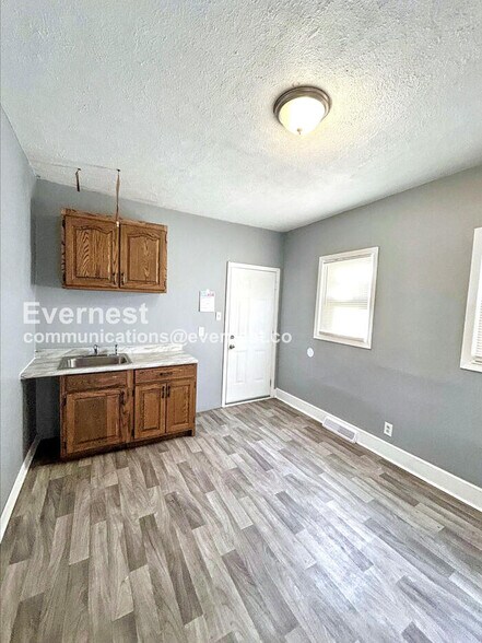 Building Photo - 3443 Regent Rd