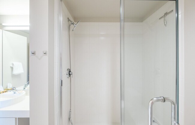 Building Photo - 1255 NW 9th Ave