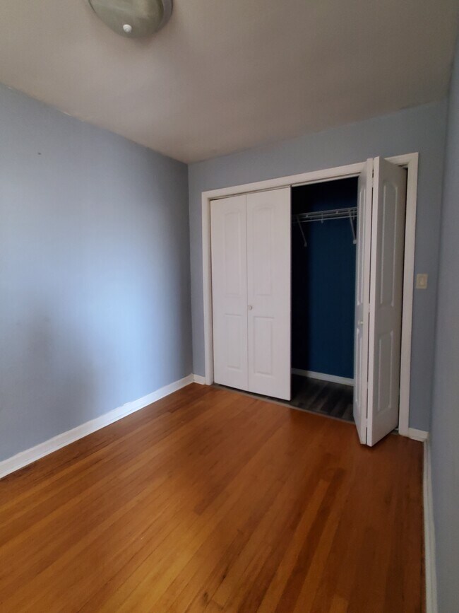 bedroom 1 - 3418 W Armitage Ave