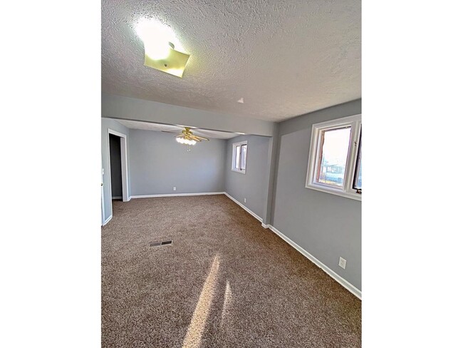 Building Photo - 4707
