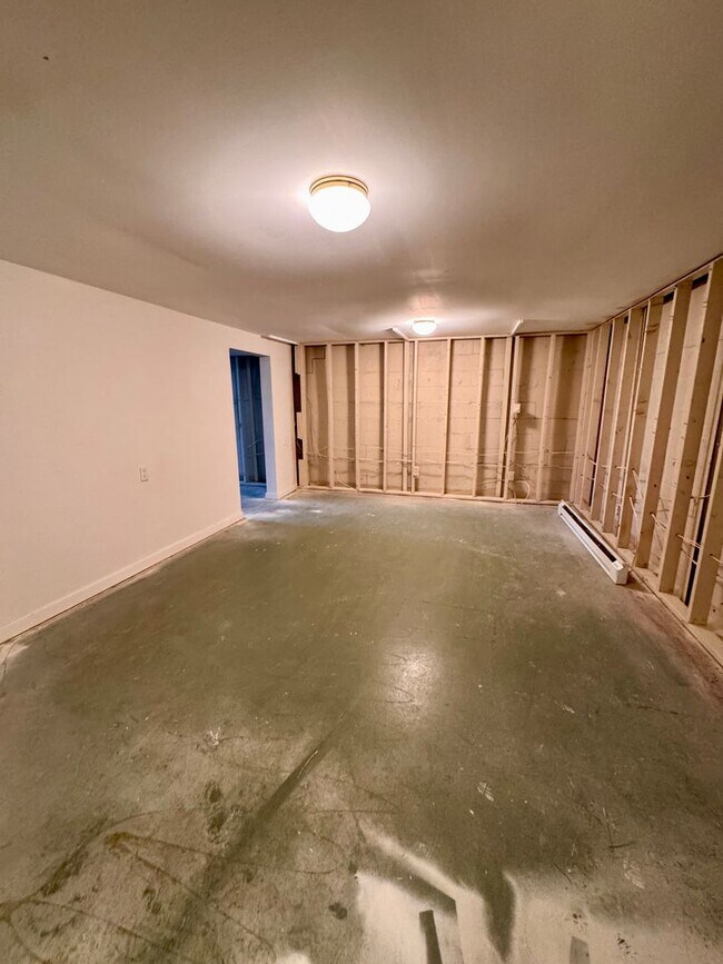 Building Photo - 8861 Pats Lane