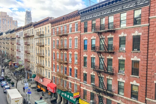Building Photo - 3161 Broadway