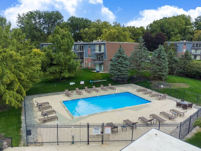 Building Photo - Briarlane Apartments