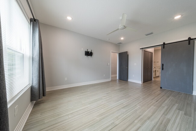 Building Photo - 2325 1st Ave S