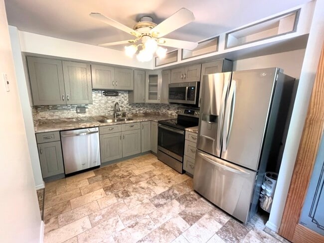 Building Photo - 5395 Harbor Ct Dr