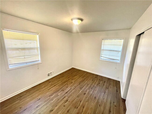 Building Photo - 2916 Skyland Dr NE