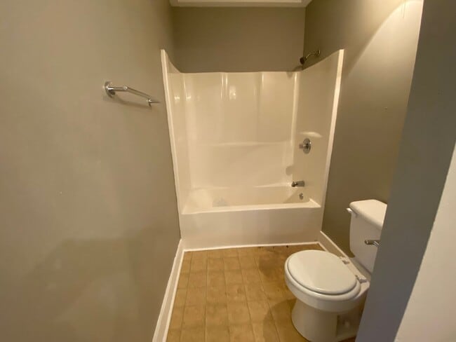 Building Photo - 4 Bedroom, 1 Bathroom House