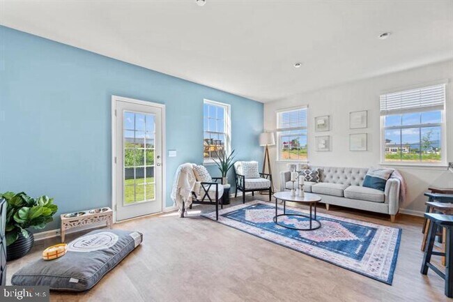 Building Photo - 141 Caterpillar Dr