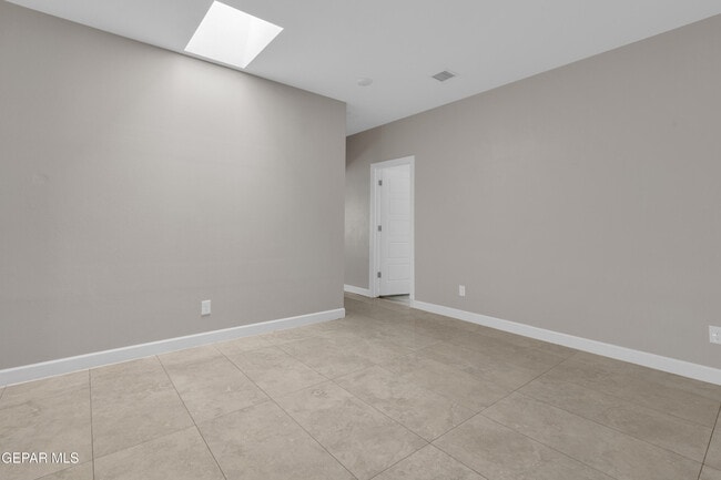 Building Photo - 815 TS Daniel Cadena Dr