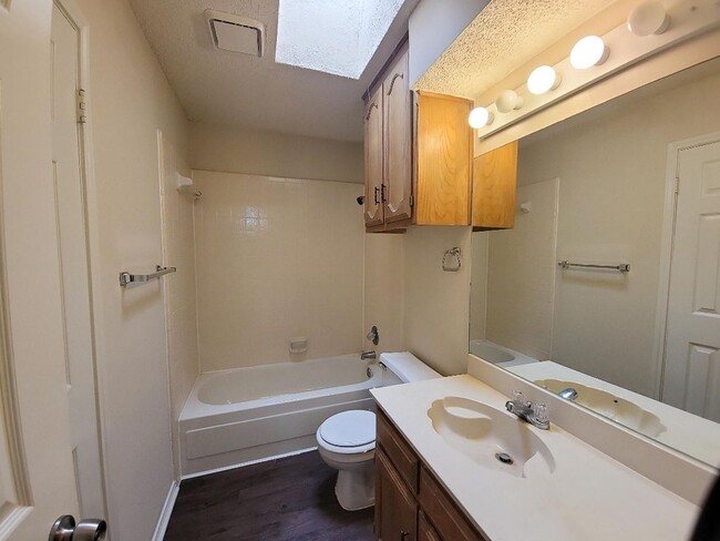Building Photo - 1714 Magnolia Ln
