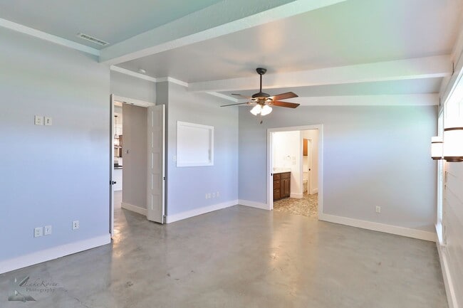 Building Photo - 3/2/2 duplex!  NEWLY UPDATED!