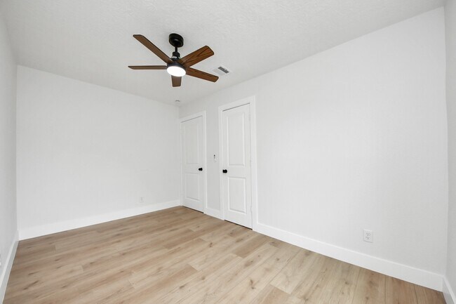 Building Photo - 501 Schilling Ave