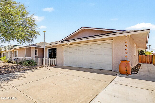 Building Photo - 9847 W Wrangler Dr